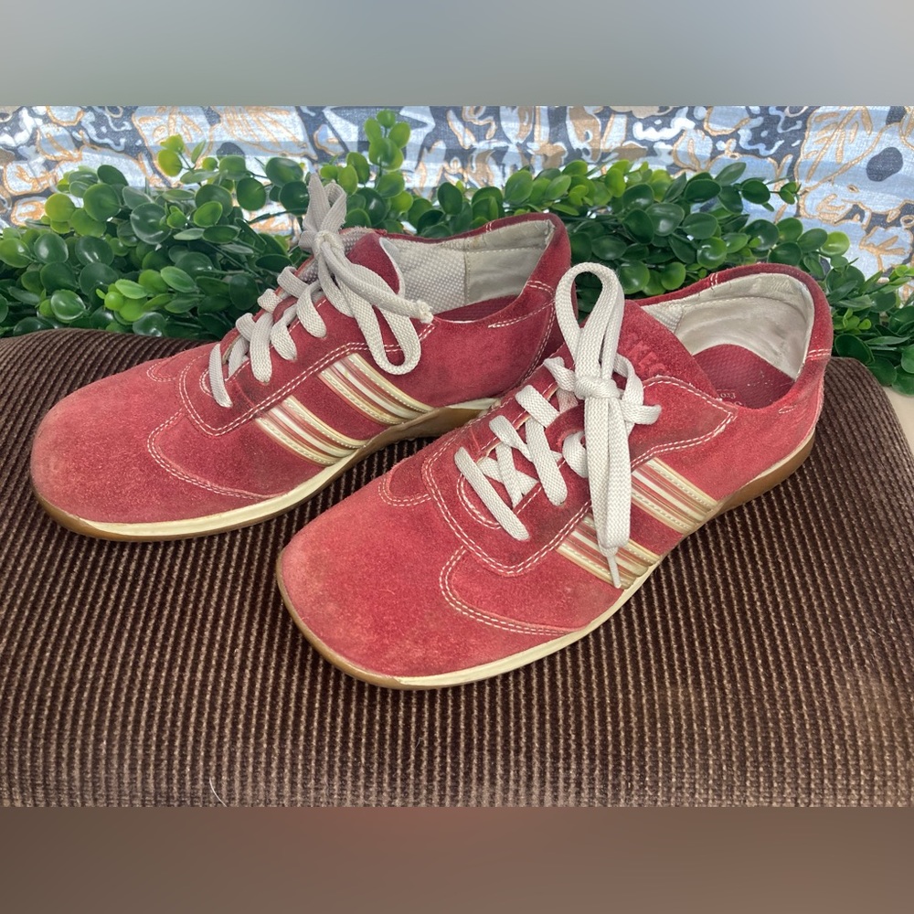 Vintage ladies red Skechers size 7.5